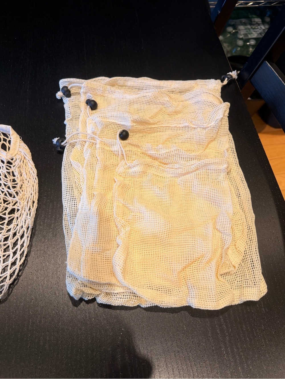 Cotton Mesh Market Tote Bag in Natural woth individual draw string bags - Picture 3 of 6